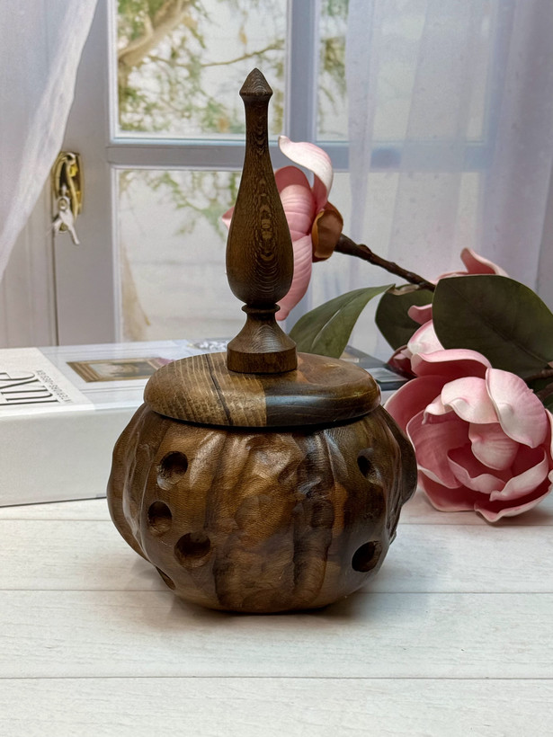 شکلات خوری چوبی در دار دستساز